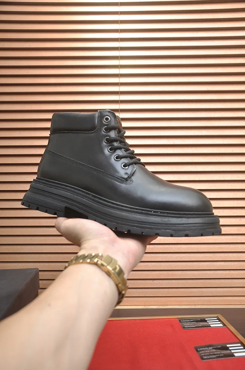 Men's shoes 💰680💶【UGG】(full genuine wool lining) Please pay attention to the quality of the original order and compare the thickness of the wool 🏮🏮Hot style Martin boots from Australia's warm luxury brand men's shoes, official website synchronization, Beckham men's style..., made of imported top-layer waxed cowhide, waxed toe box, Australian real wool velvet lining Carefully sewn...Imported rubber Martin boots outsole (comfortable, soft and wear-resistant). I really like the quality...Exquisite workmanship, you can't put it down once you see it. Code number 39-44